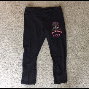SoulCycle Lululemon Skull Black Crops Size 8!!